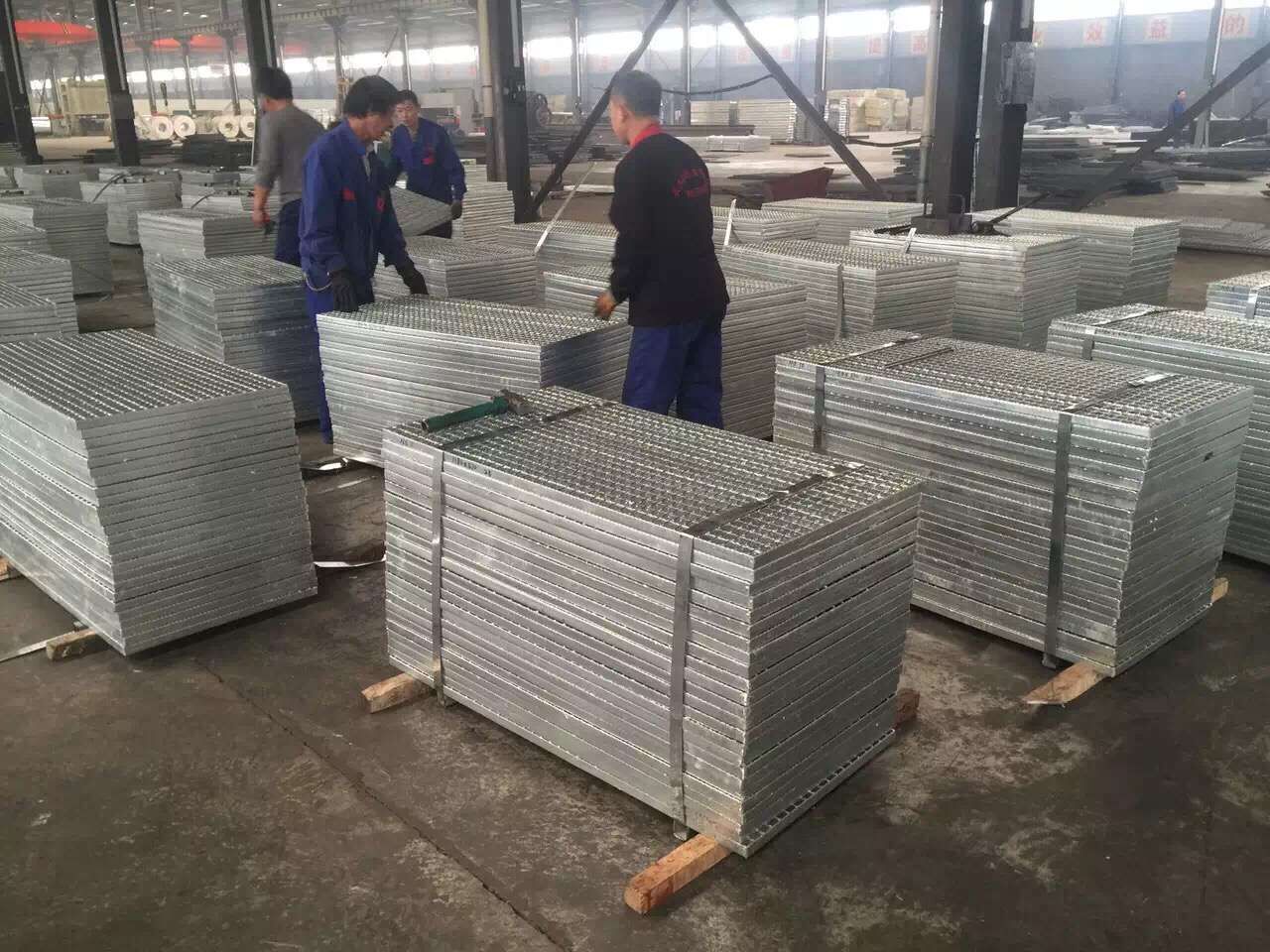 热镀锌钢格栅板出厂