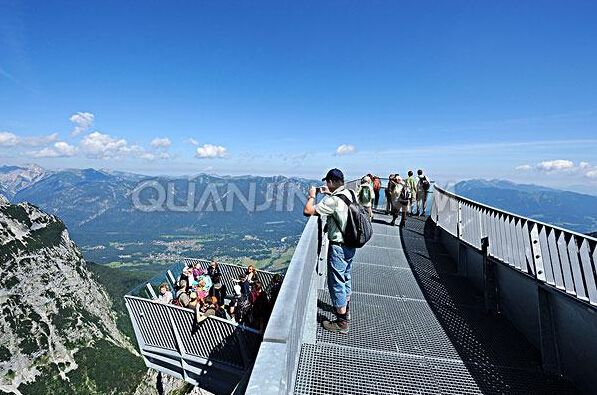 钢格栅板搭建观景台