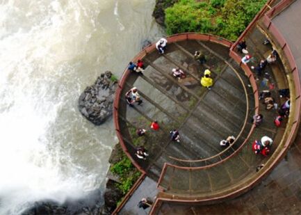 悬空观景台用钢格栅板搭建