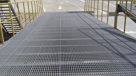 停车场下坡采用钢格板 停车场下坡采用钢格板